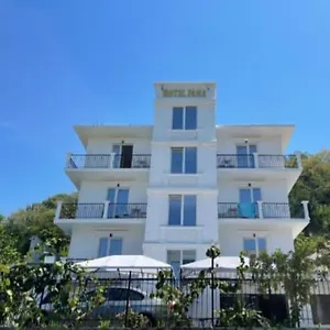 Hotel Fama, Shkallnur