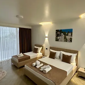 Guest house Three Brothers, Shiroka